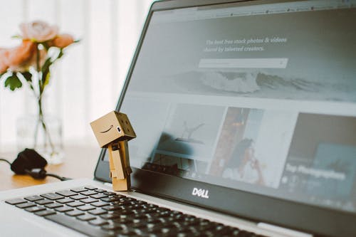 如何使用網(wǎng)頁群發(fā)網(wǎng)絡(luò)電話短信?